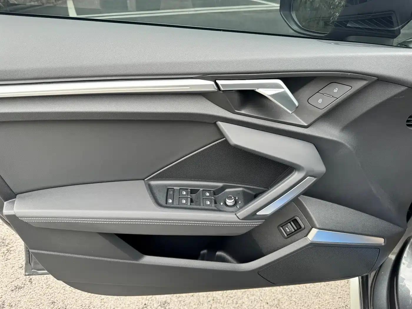 Audi A3 2025 A3L Limousine 35TFSI Flying Spur Luxury Edition + Luxury Package — миниатюра 4