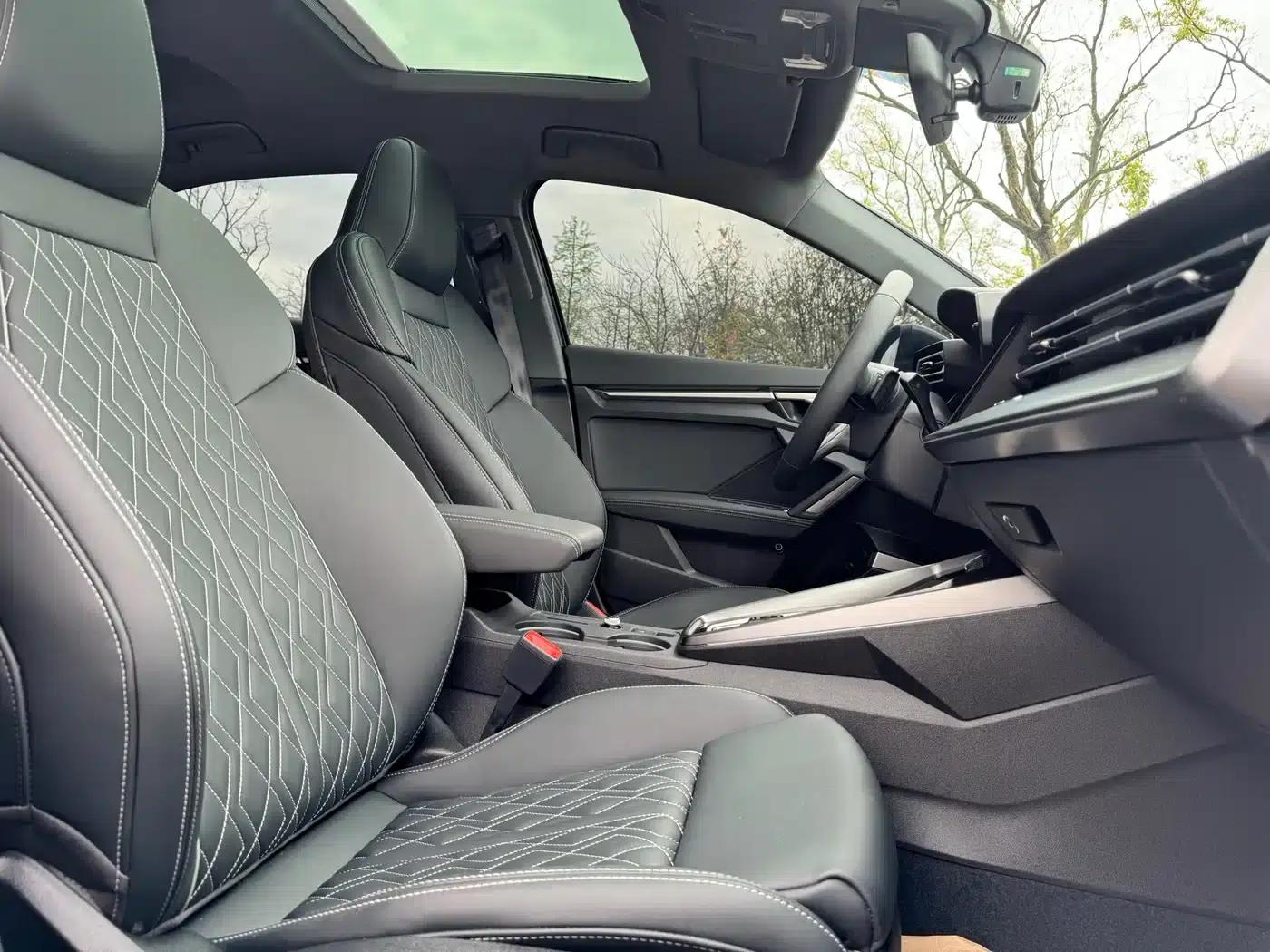 Audi A3 2025 A3L Limousine 35TFSI Flying Spur Luxury Edition + Luxury Package — миниатюра 10