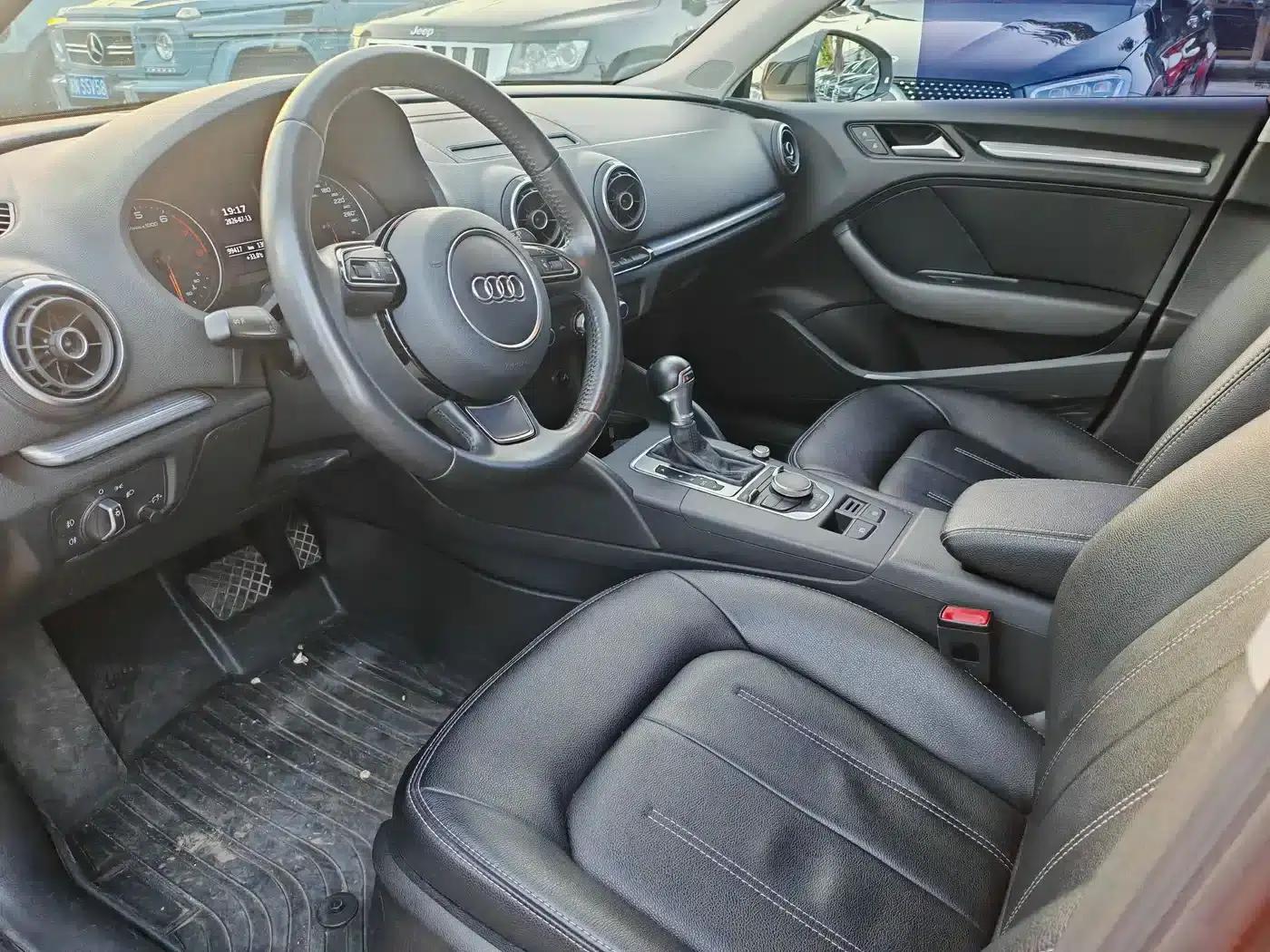 Audi A3 2015 Sportback 35 TFSI Millionth Anniversary Comfort Edition — миниатюра 4