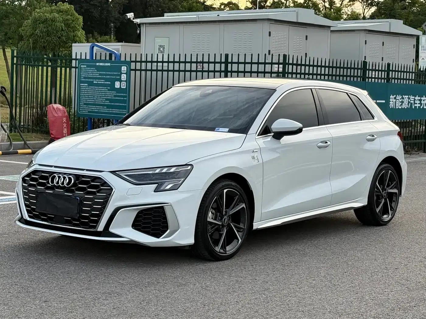 Audi A3 2023 Facelift Sportback 35 TFSI Fashion Sporty Model — миниатюра 1