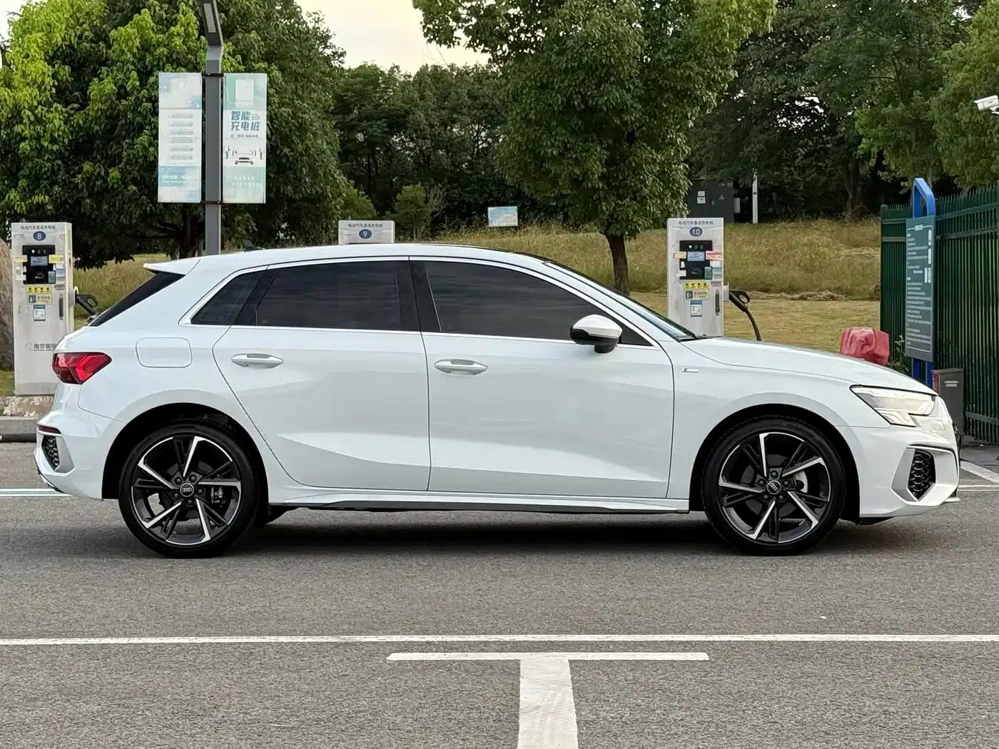 Audi A3 2023 Facelift Sportback 35 TFSI Fashion Sporty Model — миниатюра 4