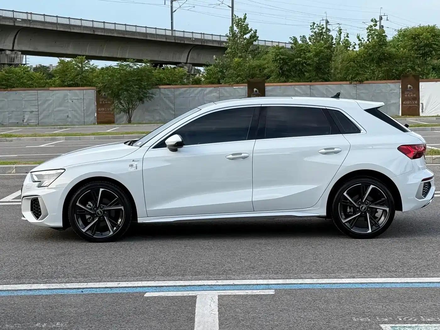 Audi A3 2023 Facelift Sportback 35 TFSI Fashion Sporty Model — миниатюра 5