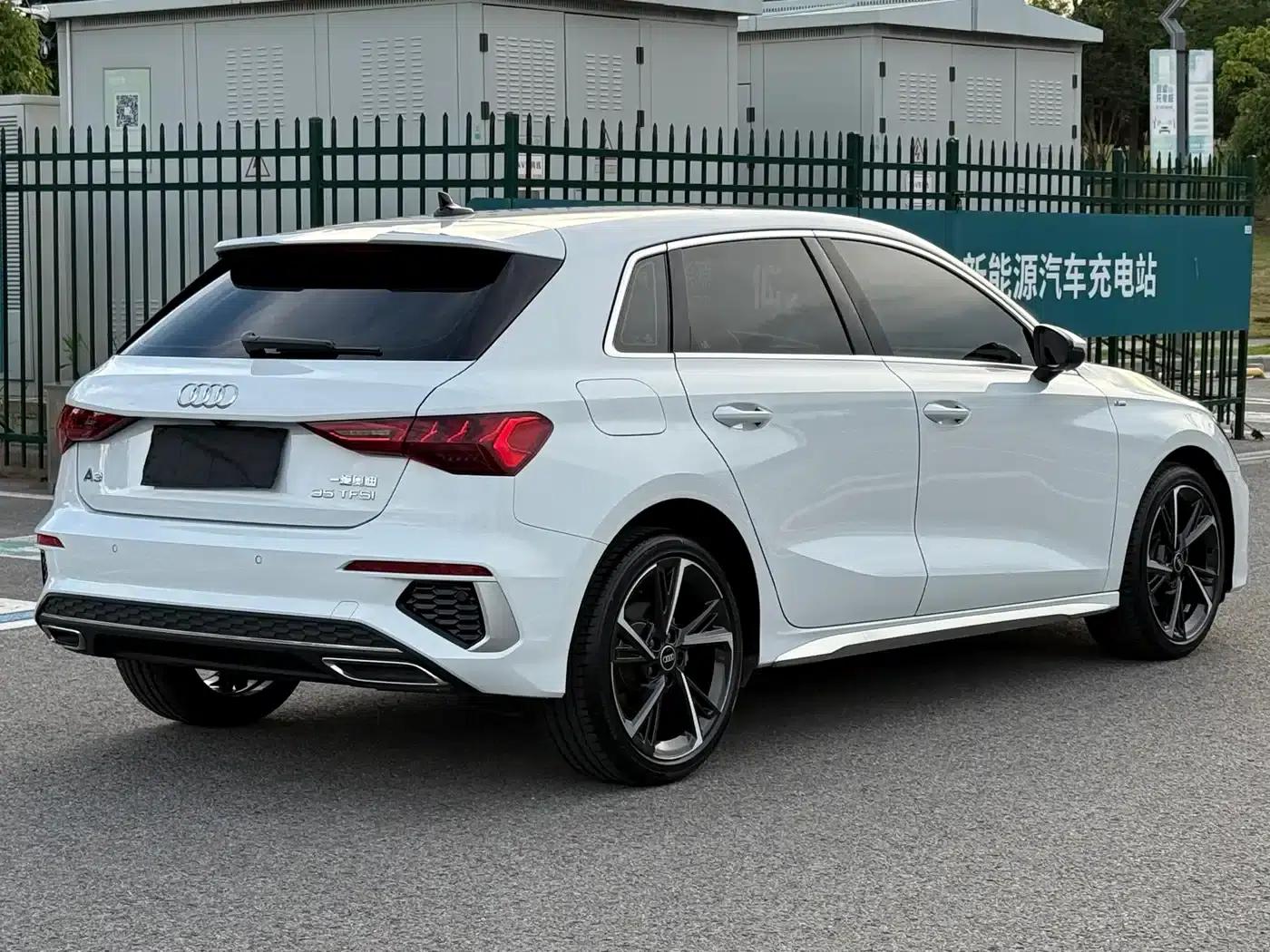 Audi A3 2023 Facelift Sportback 35 TFSI Fashion Sporty Model — миниатюра 7