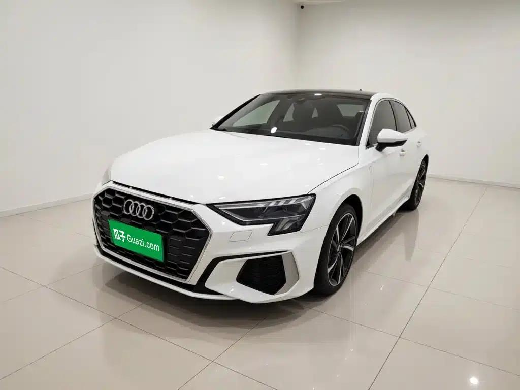 Audi A3 2023 Facelift Sportback 35 TFSI Fashion Sporty Model — миниатюра 1