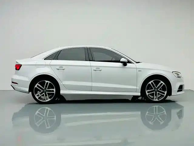 Audi A3 2018 30th Anniversary Edition Limousine 35 TFSI Sport — миниатюра 13