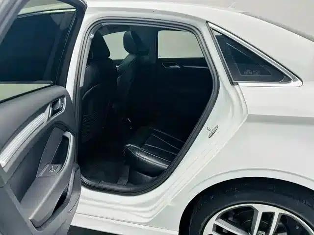 Audi A3 2018 30th Anniversary Edition Limousine 35 TFSI Sport — миниатюра 8