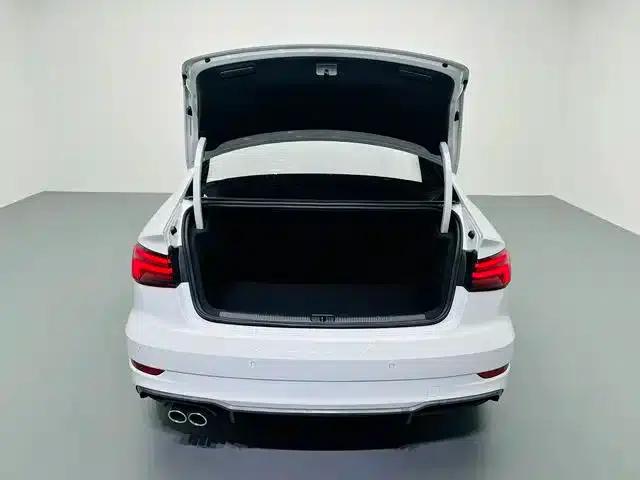 Audi A3 2018 30th Anniversary Edition Limousine 35 TFSI Sport — миниатюра 10