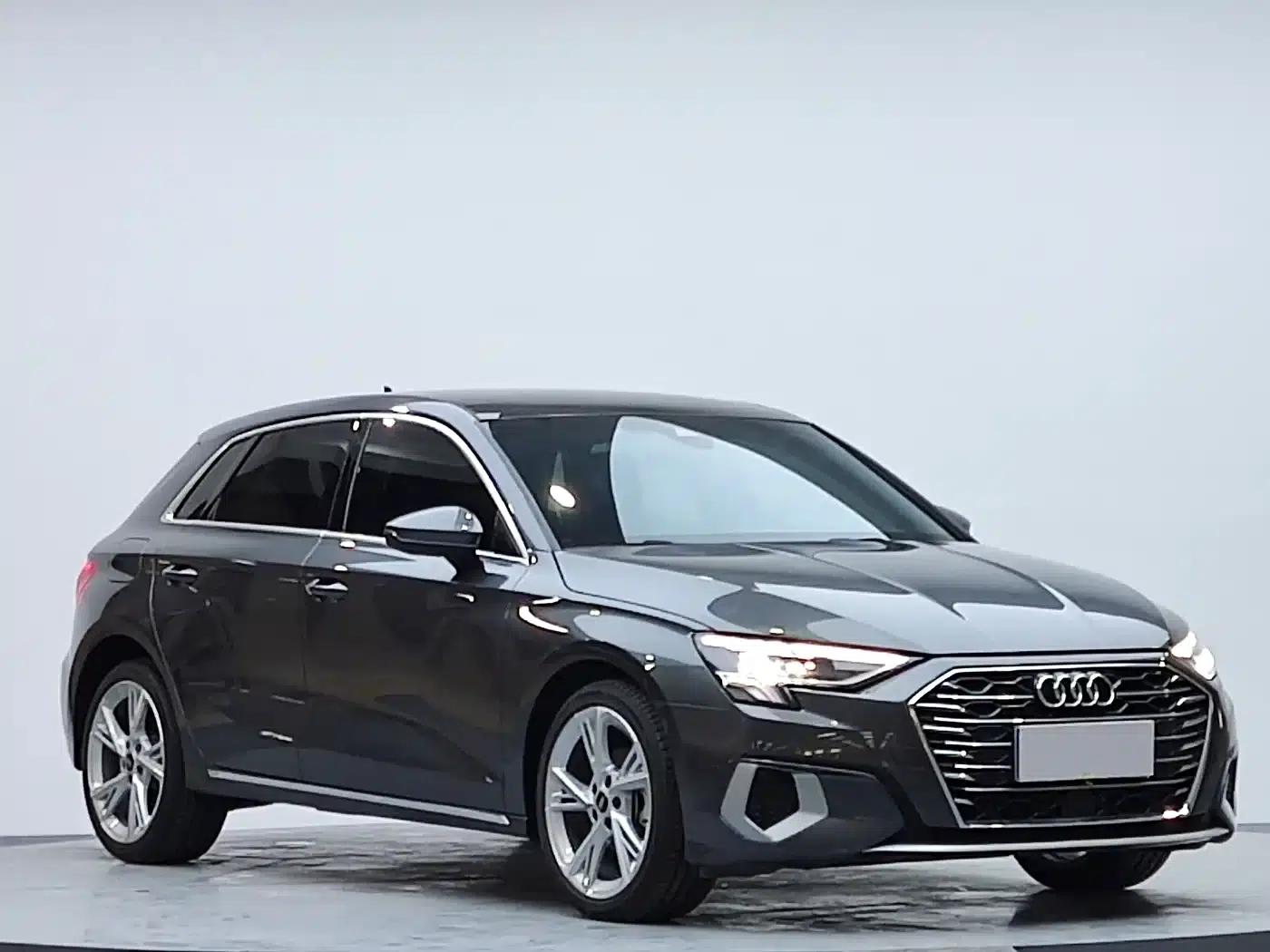 Audi A3 2023 Sportback 35 TFSI Fashionable Elegant Model — миниатюра 3