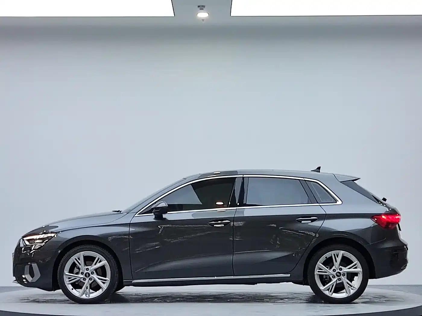 Audi A3 2023 Sportback 35 TFSI Fashionable Elegant Model — миниатюра 4