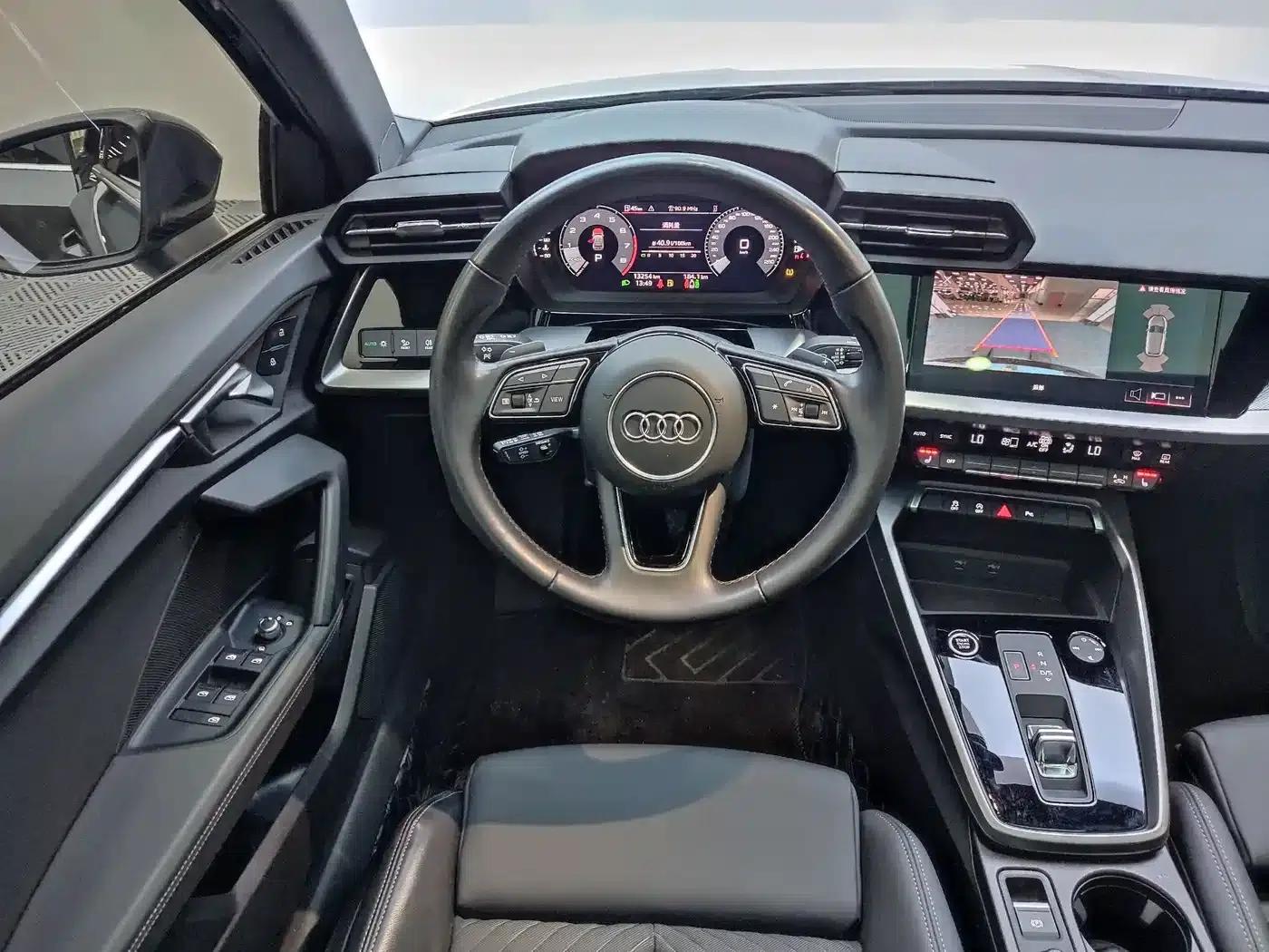 Audi A3 2023 Sportback 35 TFSI Fashionable Elegant Model — миниатюра 8