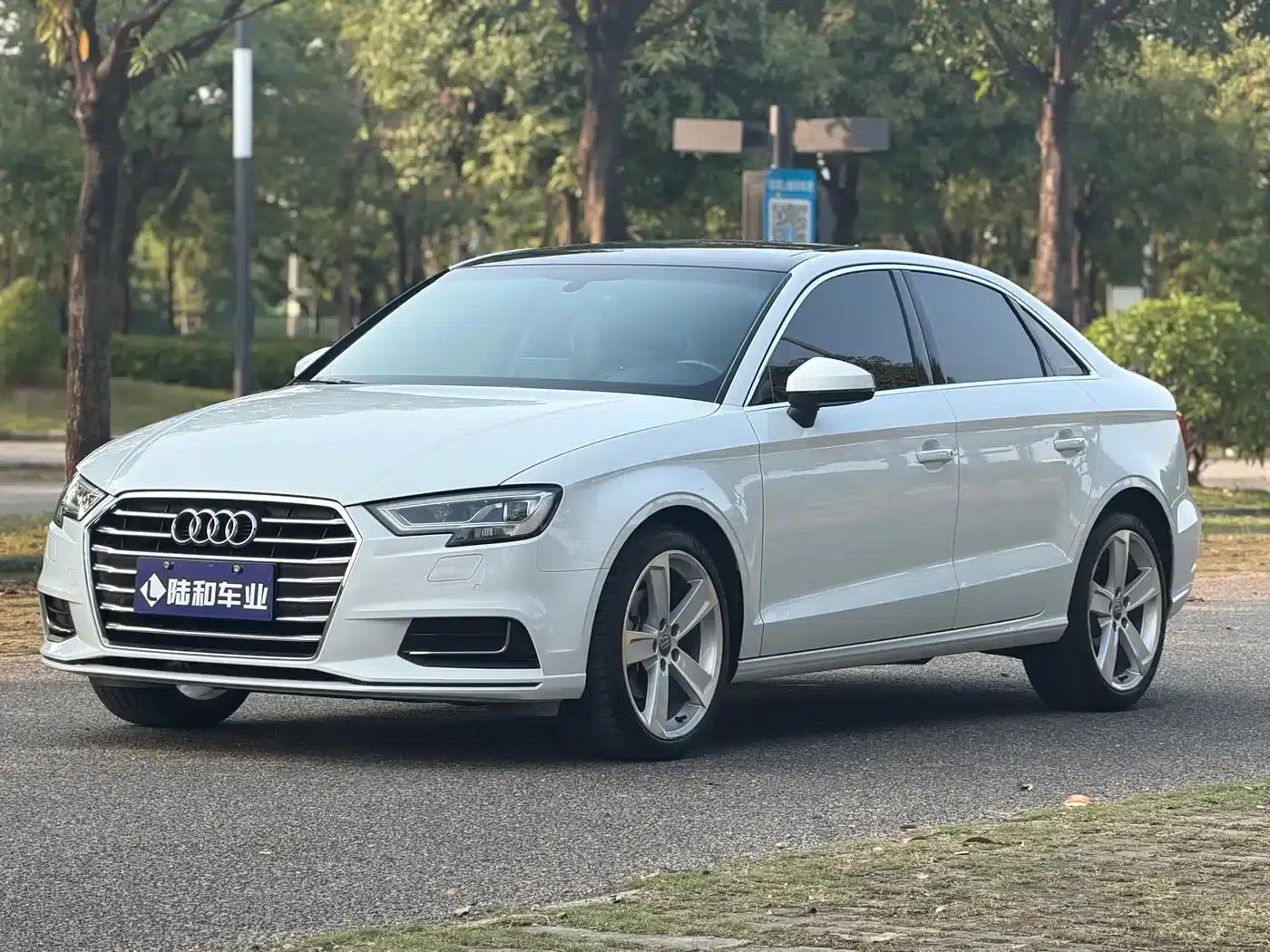 Audi A3 2018 30th Anniversary Edition Limousine 35 TFSI Fashion Model — миниатюра 1