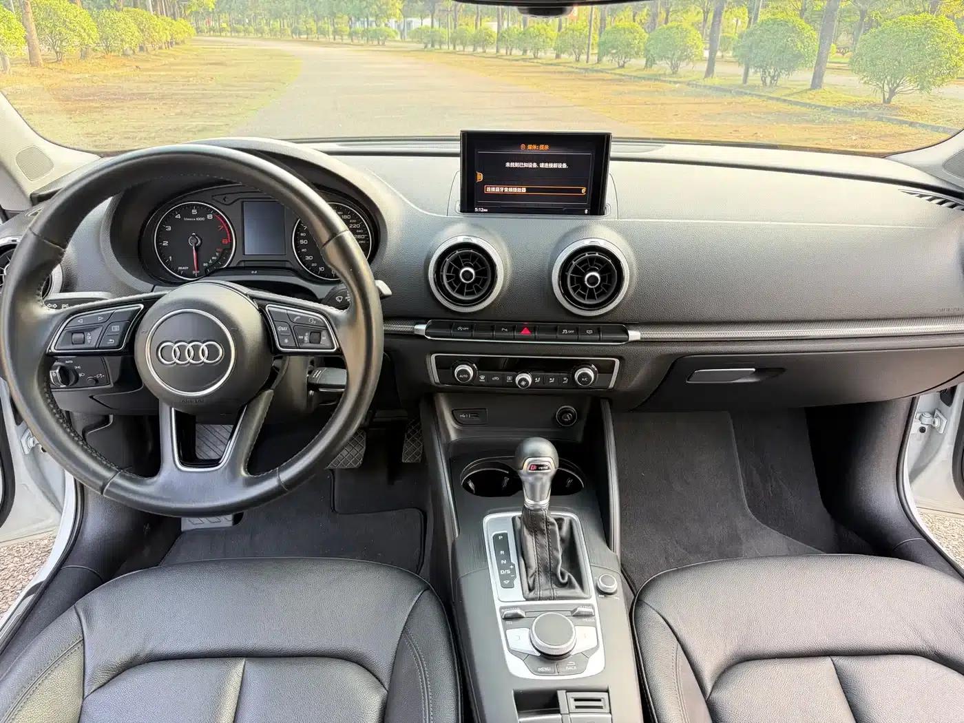 Audi A3 2018 30th Anniversary Edition Limousine 35 TFSI Fashion Model — миниатюра 18