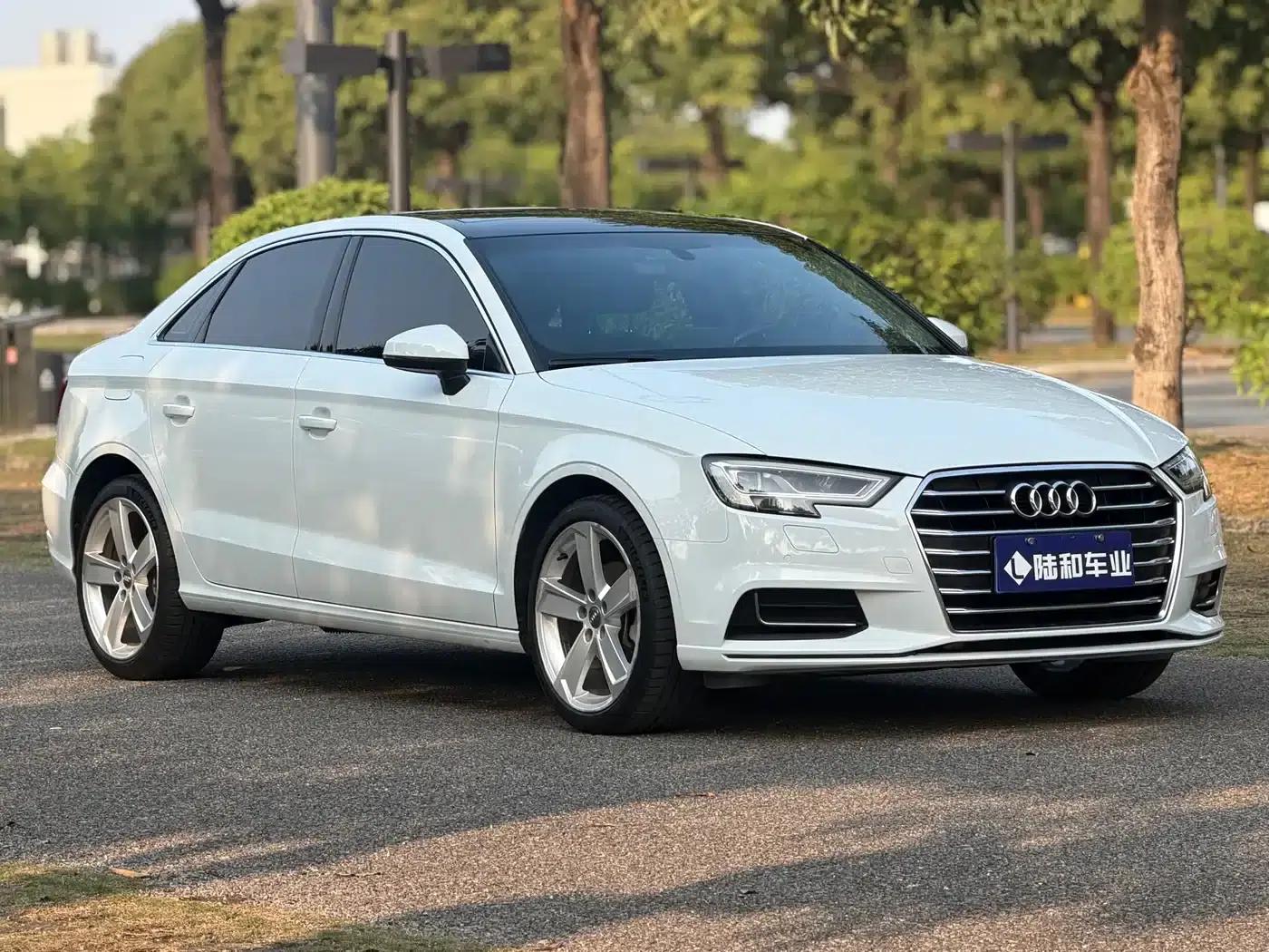 Audi A3 2018 30th Anniversary Edition Limousine 35 TFSI Fashion Model — миниатюра 3