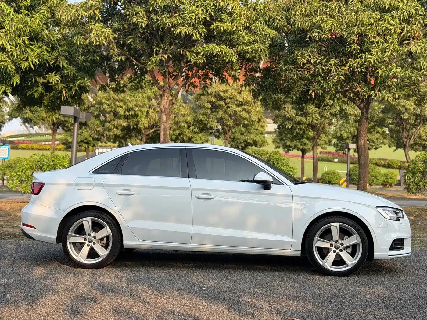 Audi A3 2018 30th Anniversary Edition Limousine 35 TFSI Fashion Model — миниатюра 10