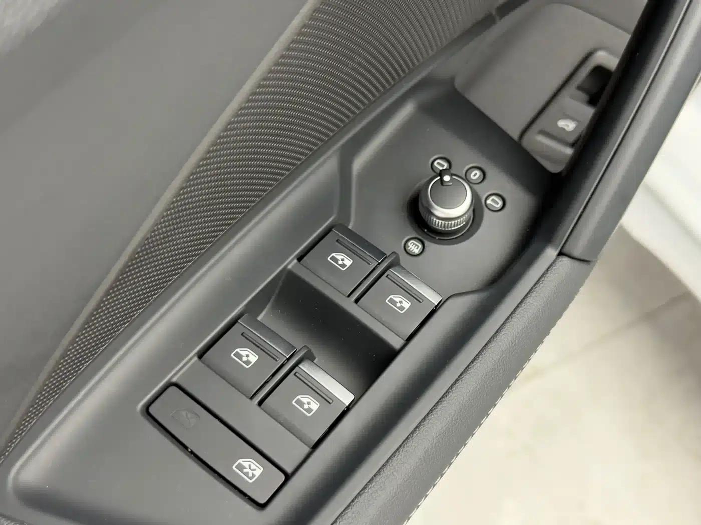 Audi A3 2023 Facelift Sportback 35 TFSI Fashion Sporty Model — миниатюра 18