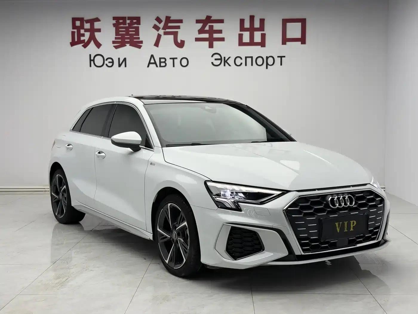 Audi A3 2023 Facelift Sportback 35 TFSI Fashion Sporty Model — миниатюра 3