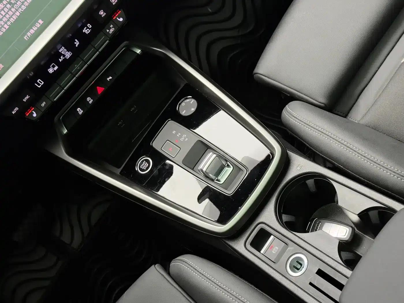 Audi A3 2023 Facelift Sportback 35 TFSI Fashion Sporty Model — миниатюра 22