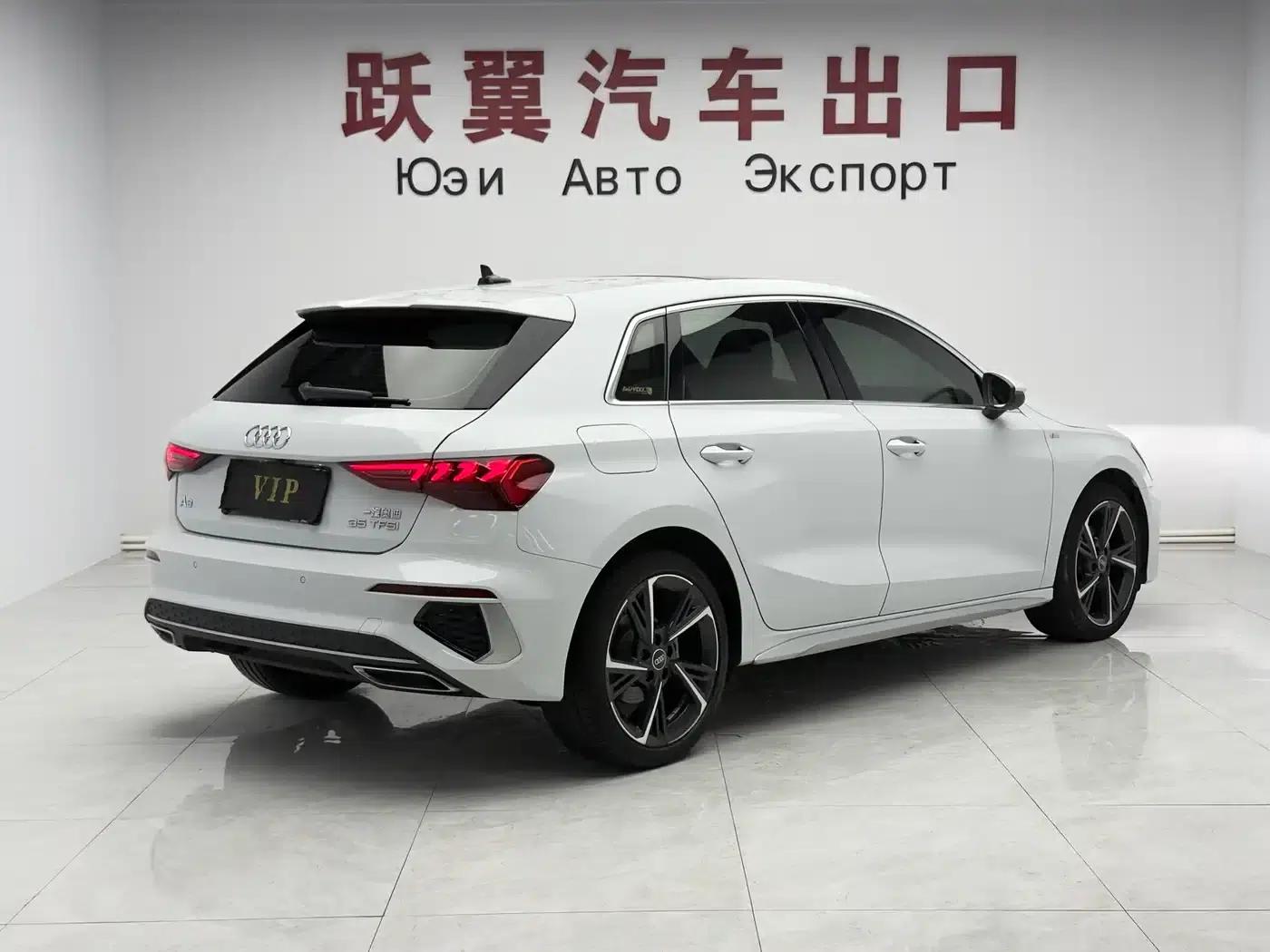 Audi A3 2023 Facelift Sportback 35 TFSI Fashion Sporty Model — миниатюра 4