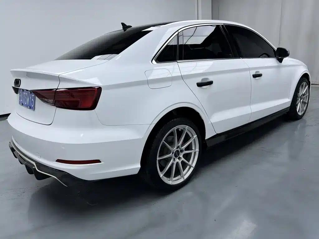 Audi A3 2015 Limousine 35 TFSI Millionth Anniversary Comfort Edition — миниатюра 4