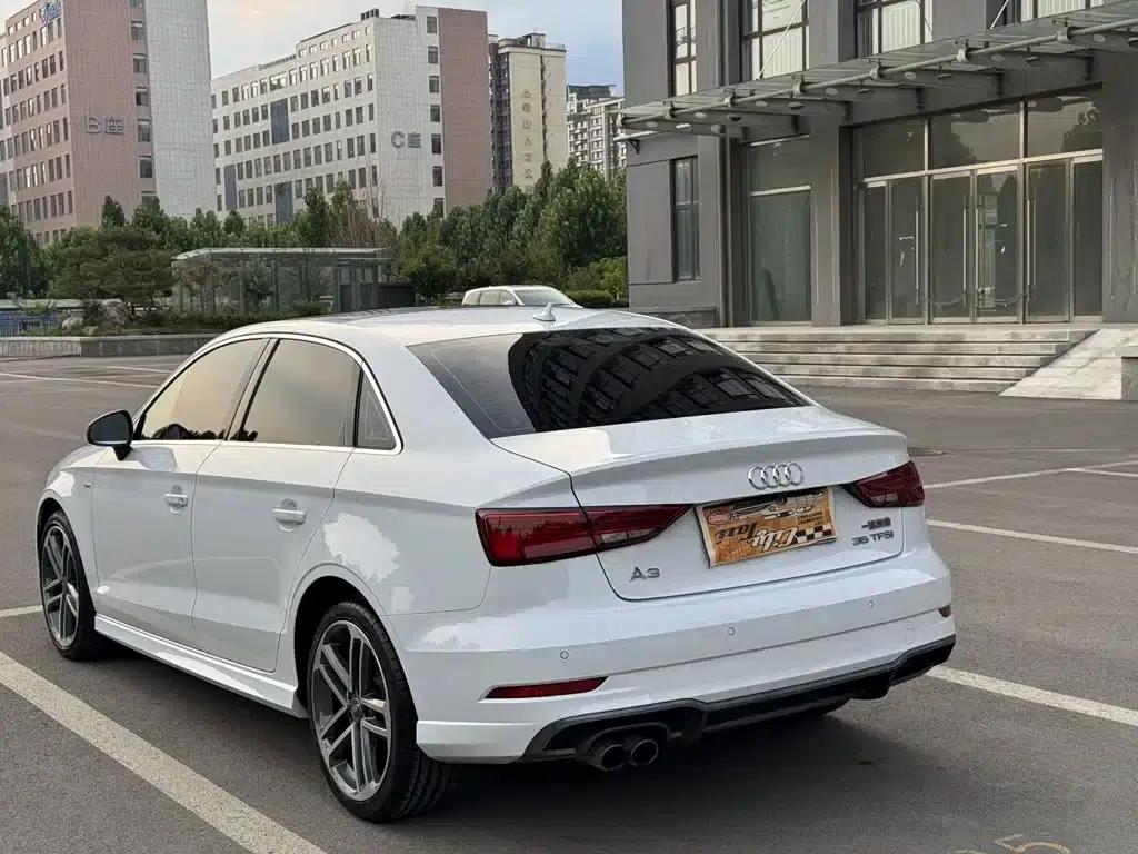 Audi A3 2018 30th Anniversary Edition Limousine 35 TFSI Sport — миниатюра 4