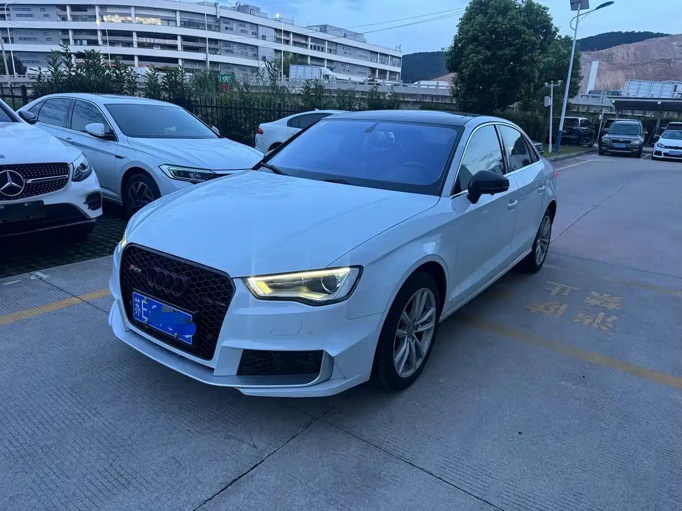 Audi A3 2015 Limousine 35 TFSI Millionth Anniversary Comfort Edition — миниатюра 1