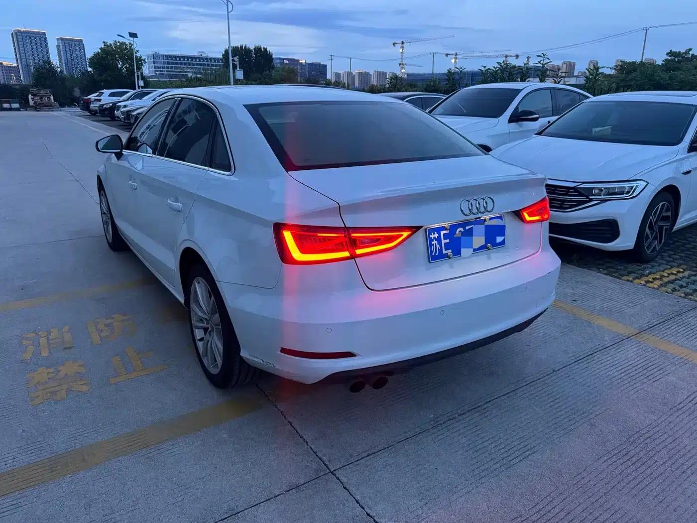 Audi A3 2015 Limousine 35 TFSI Millionth Anniversary Comfort Edition — миниатюра 2