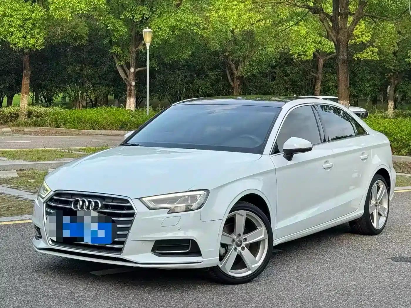 Audi A3 2018 30th Anniversary Edition Limousine 35 TFSI Fashion Model — миниатюра 1