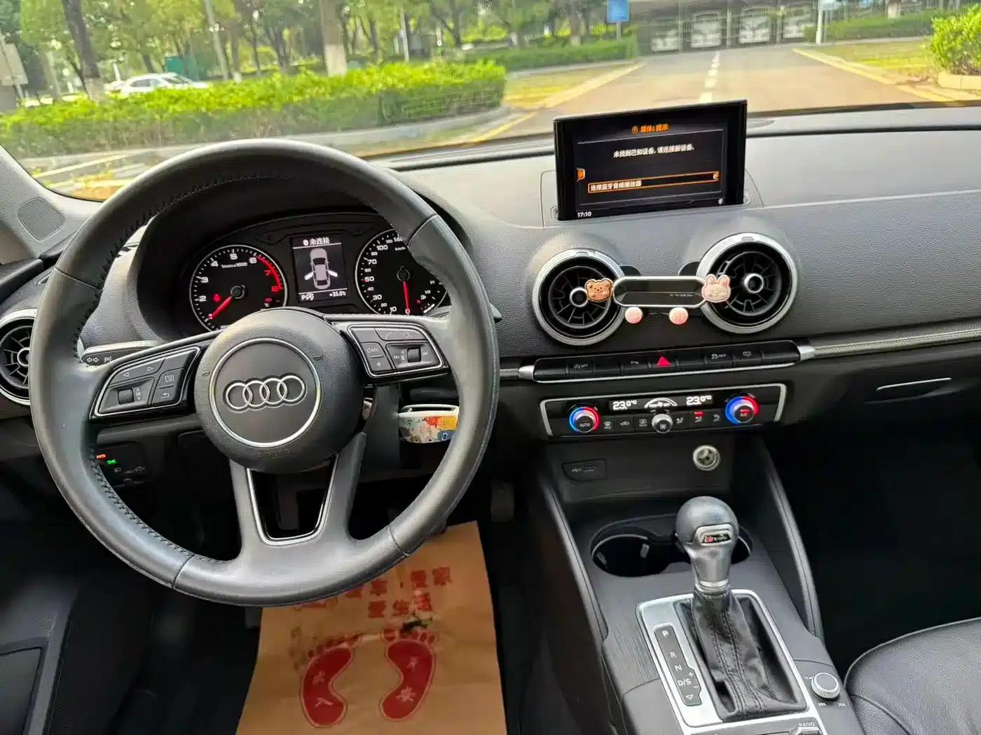 Audi A3 2018 30th Anniversary Edition Limousine 35 TFSI Fashion Model — миниатюра 12
