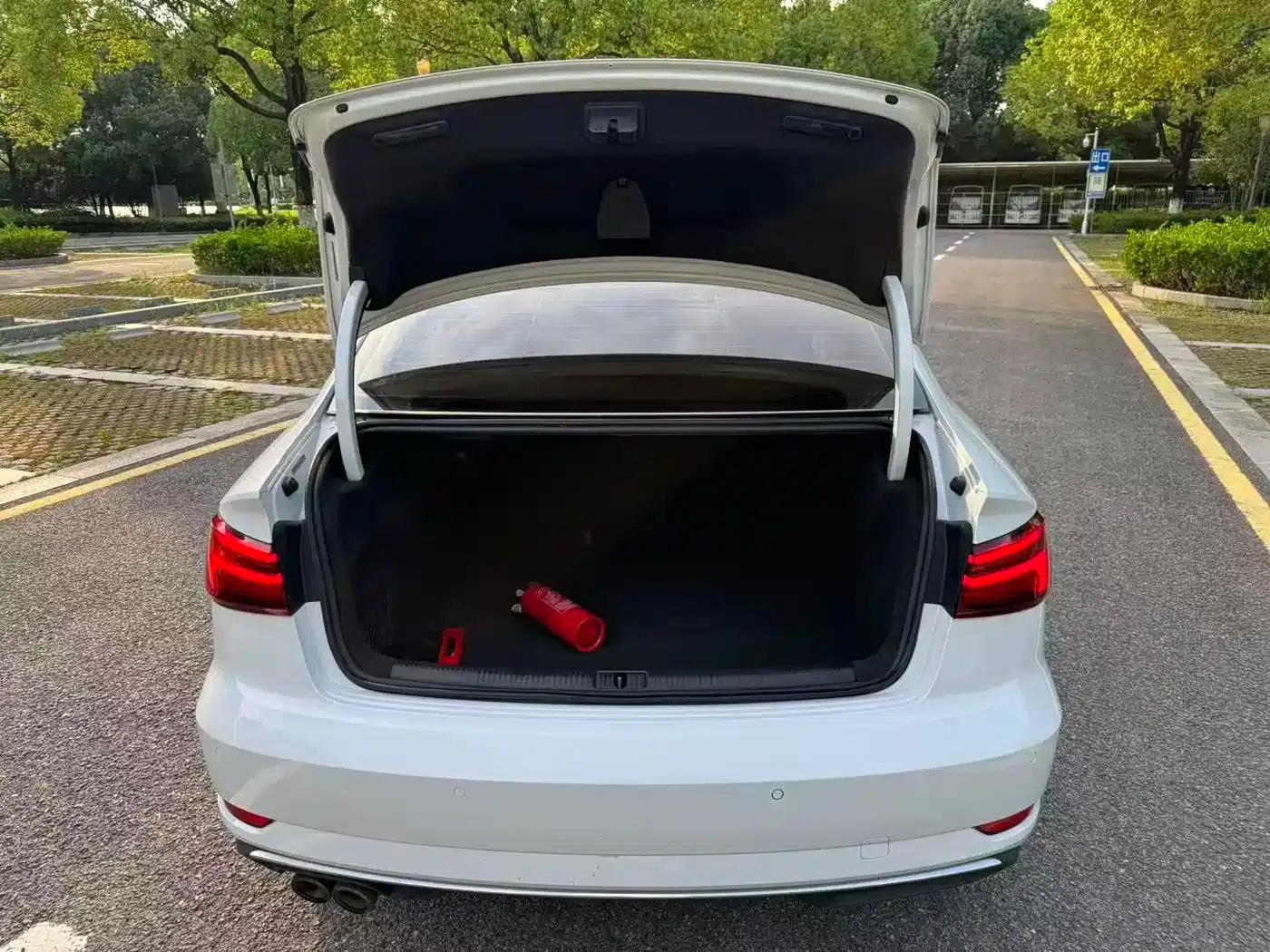 Audi A3 2018 30th Anniversary Edition Limousine 35 TFSI Fashion Model — миниатюра 15