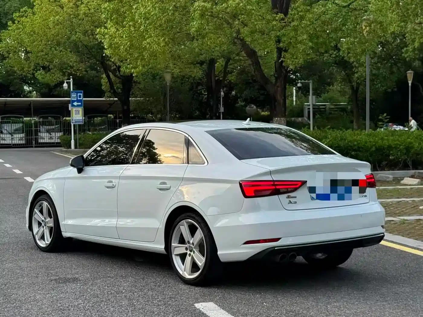 Audi A3 2018 30th Anniversary Edition Limousine 35 TFSI Fashion Model — миниатюра 3