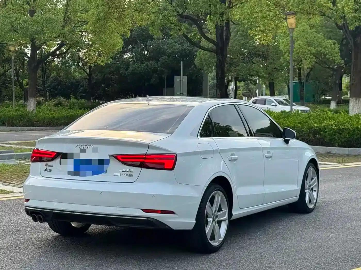 Audi A3 2018 30th Anniversary Edition Limousine 35 TFSI Fashion Model — миниатюра 5