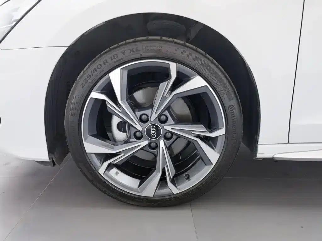 Audi A3 2025 Sportback 35TFSI Flying Spur Luxury Edition — миниатюра 17