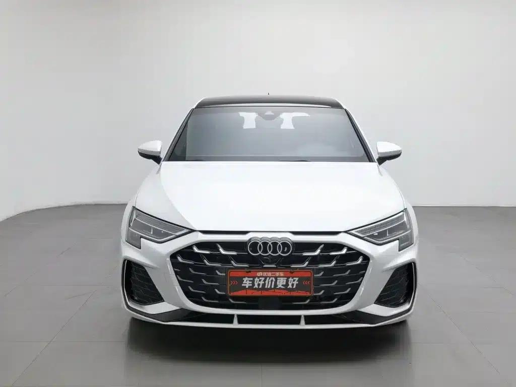 Audi A3 2025 Sportback 35TFSI Flying Spur Luxury Edition — миниатюра 3