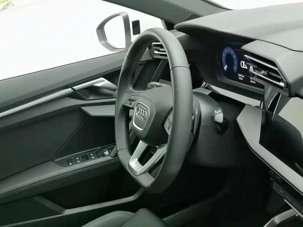 Audi A3 2025 Sportback 35TFSI Flying Spur Luxury Edition — миниатюра 22