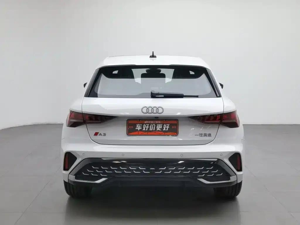 Audi A3 2025 Sportback 35TFSI Flying Spur Luxury Edition — миниатюра 4