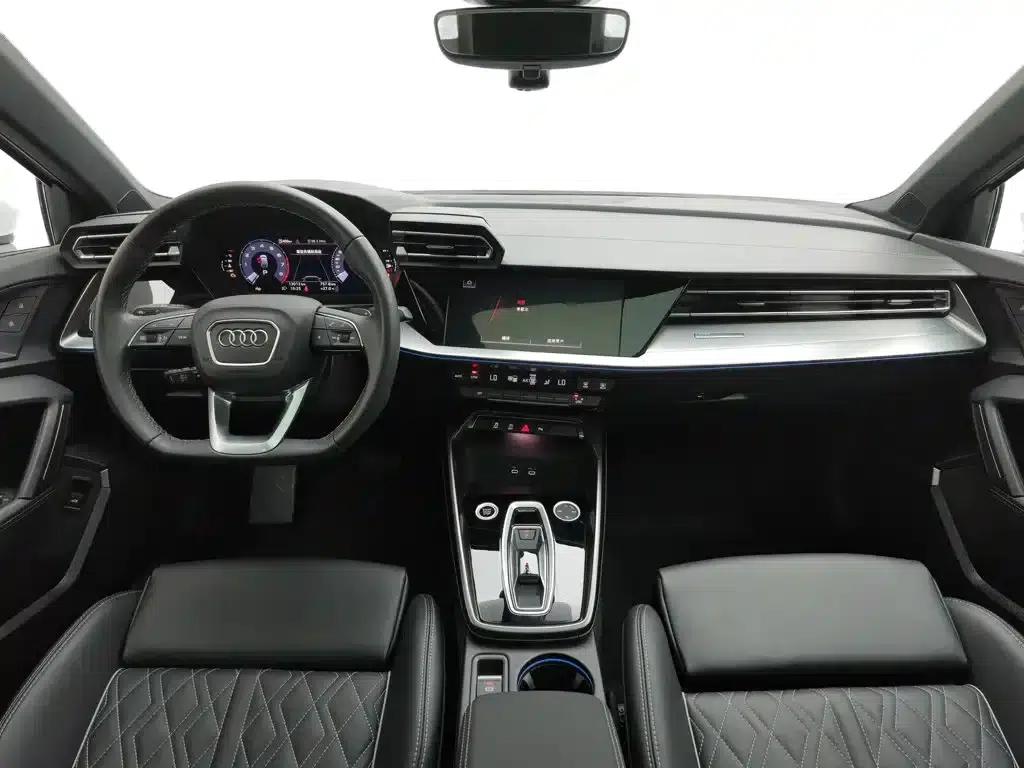 Audi A3 2025 Sportback 35TFSI Flying Spur Luxury Edition — миниатюра 5