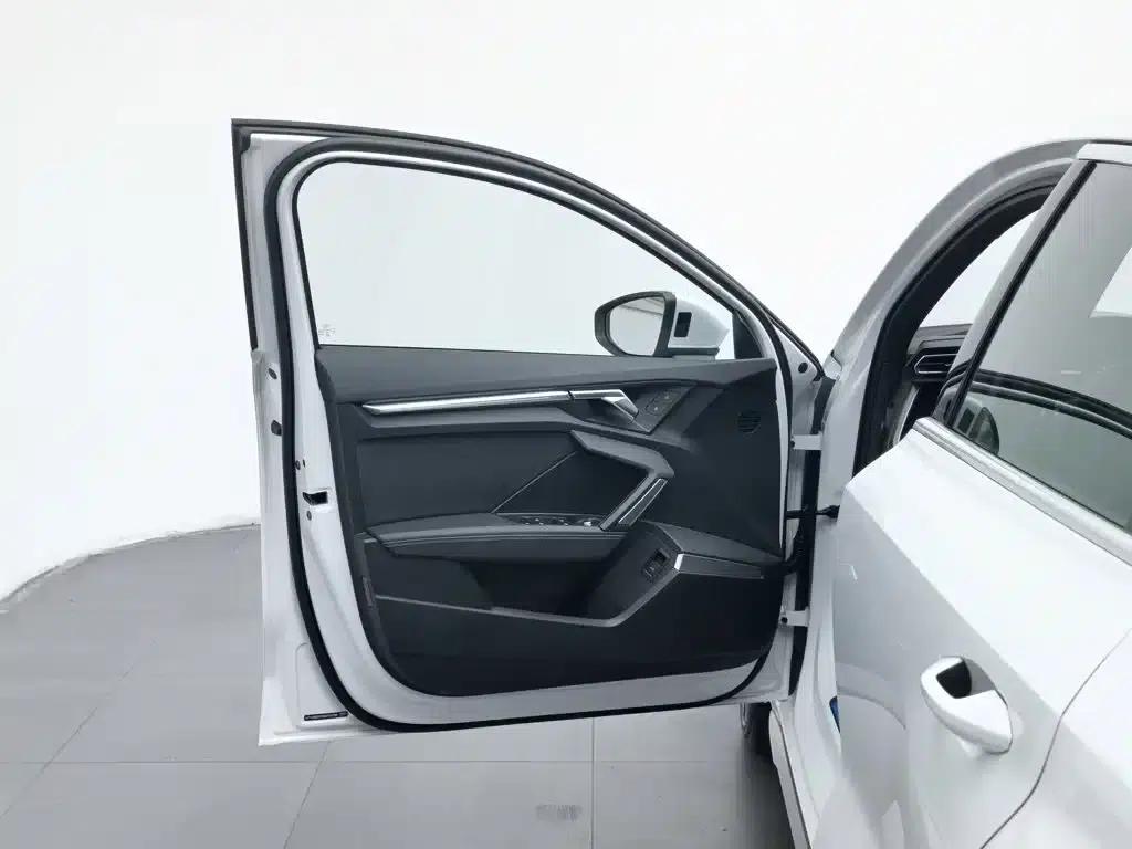 Audi A3 2025 Sportback 35TFSI Flying Spur Luxury Edition — миниатюра 8