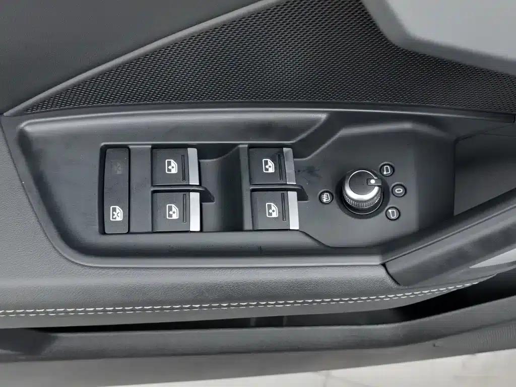 Audi A3 2025 Sportback 35TFSI Flying Spur Luxury Edition — миниатюра 9