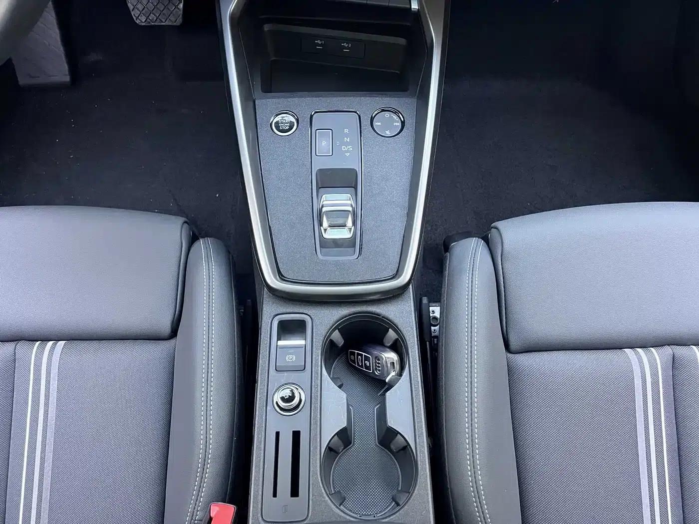 Audi A3 2023 Facelift A3L Limousine 35 TFSI Sporty Edition — миниатюра 11