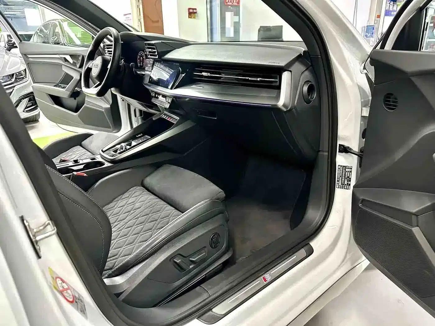 Audi A3 2023 Facelift Sportback 35 TFSI Luxury Sport — миниатюра 13