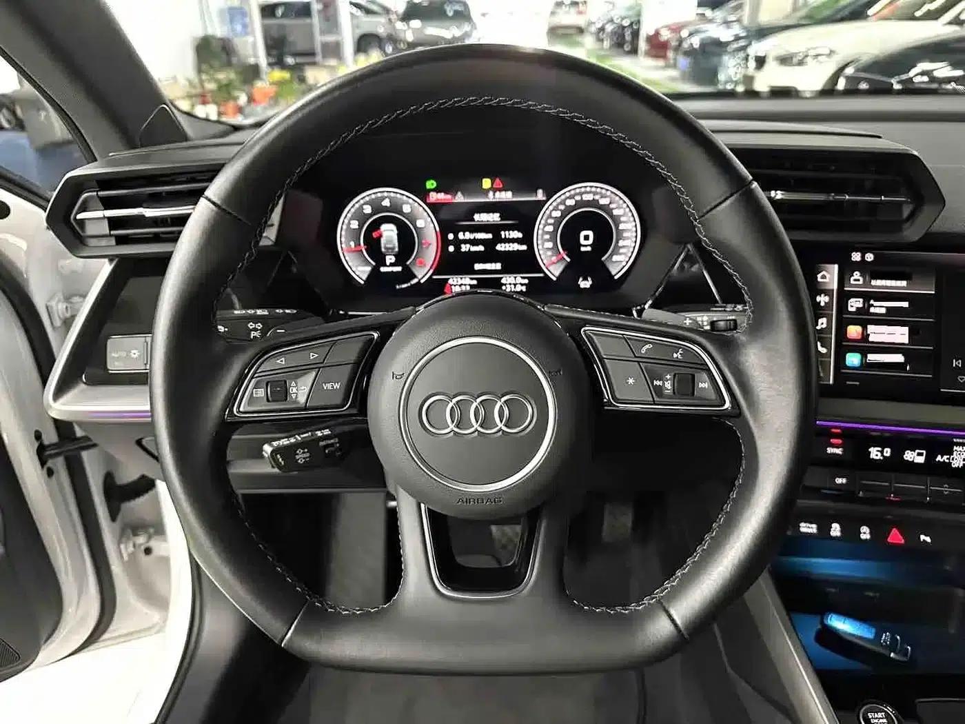 Audi A3 2023 Facelift Sportback 35 TFSI Luxury Sport — миниатюра 9