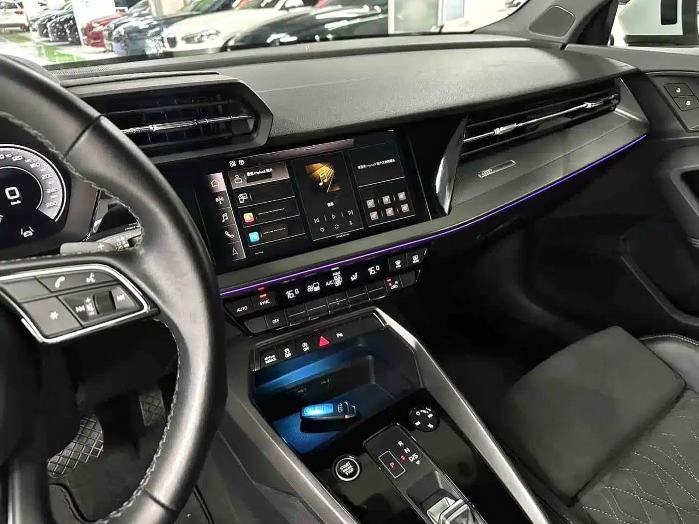 Audi A3 2023 Facelift Sportback 35 TFSI Luxury Sport — миниатюра 10