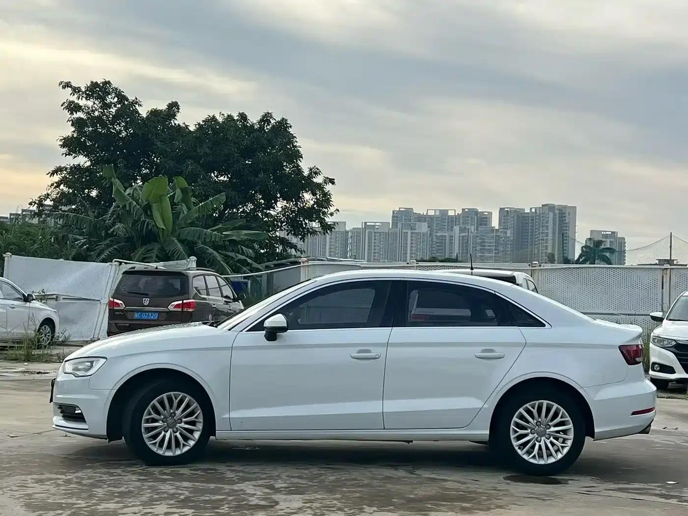 Audi A3 2014 Limousine 35 TFSI Automatic Entry-Level — миниатюра 2