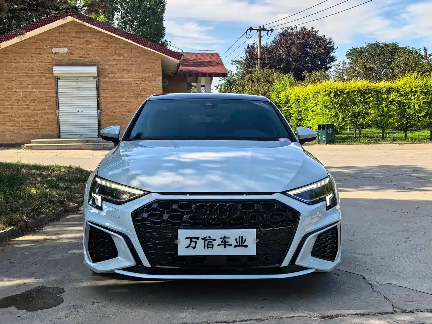 Audi A3 2023 Sportback 35 TFSI Fashion Sport — миниатюра 1