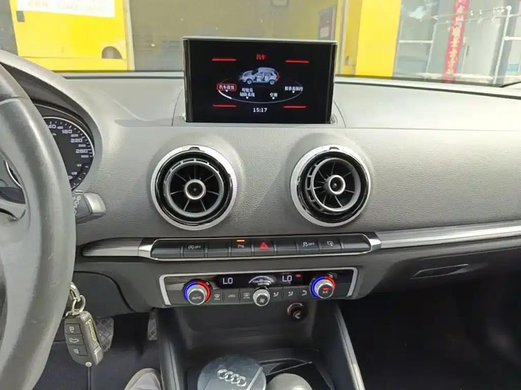 Audi A3 2015 Sportback 35 TFSI Millionth Anniversary Comfort Edition — миниатюра 13