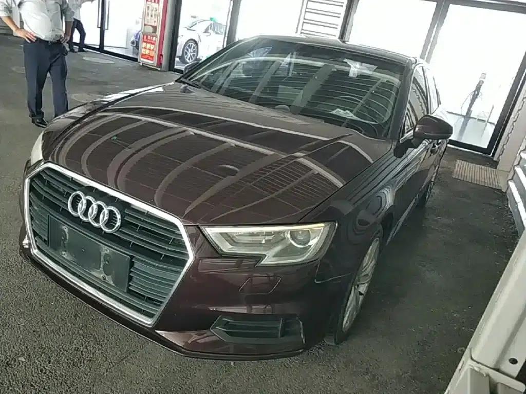 Audi A3 2018 30th Anniversary Edition Limousine 35 TFSI Progressive — миниатюра 2