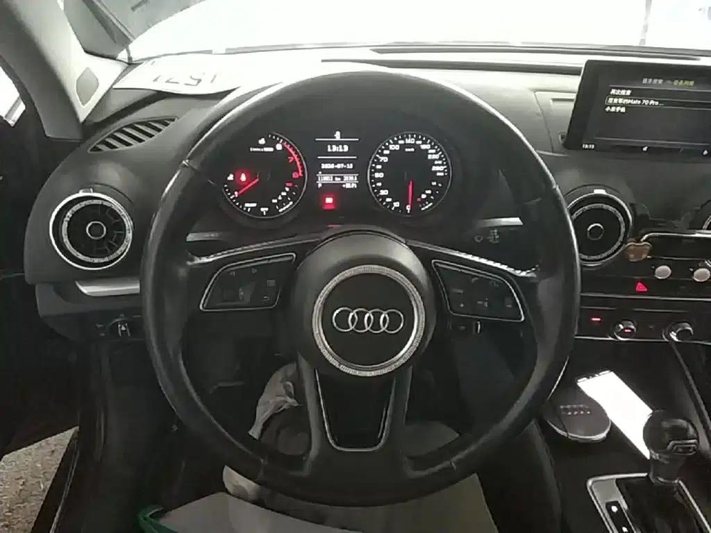 Audi A3 2018 30th Anniversary Edition Limousine 35 TFSI Progressive — миниатюра 11