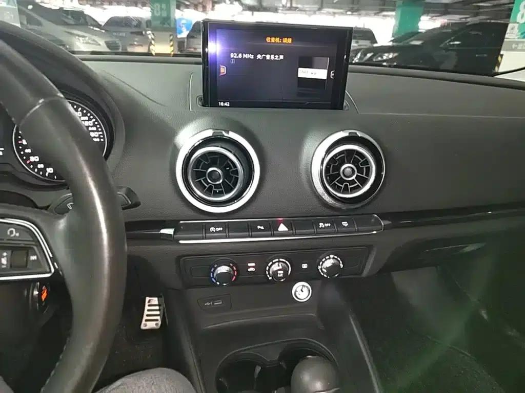 Audi A3 2018 30th Anniversary Edition Limousine 35 TFSI Fashion Model — миниатюра 13