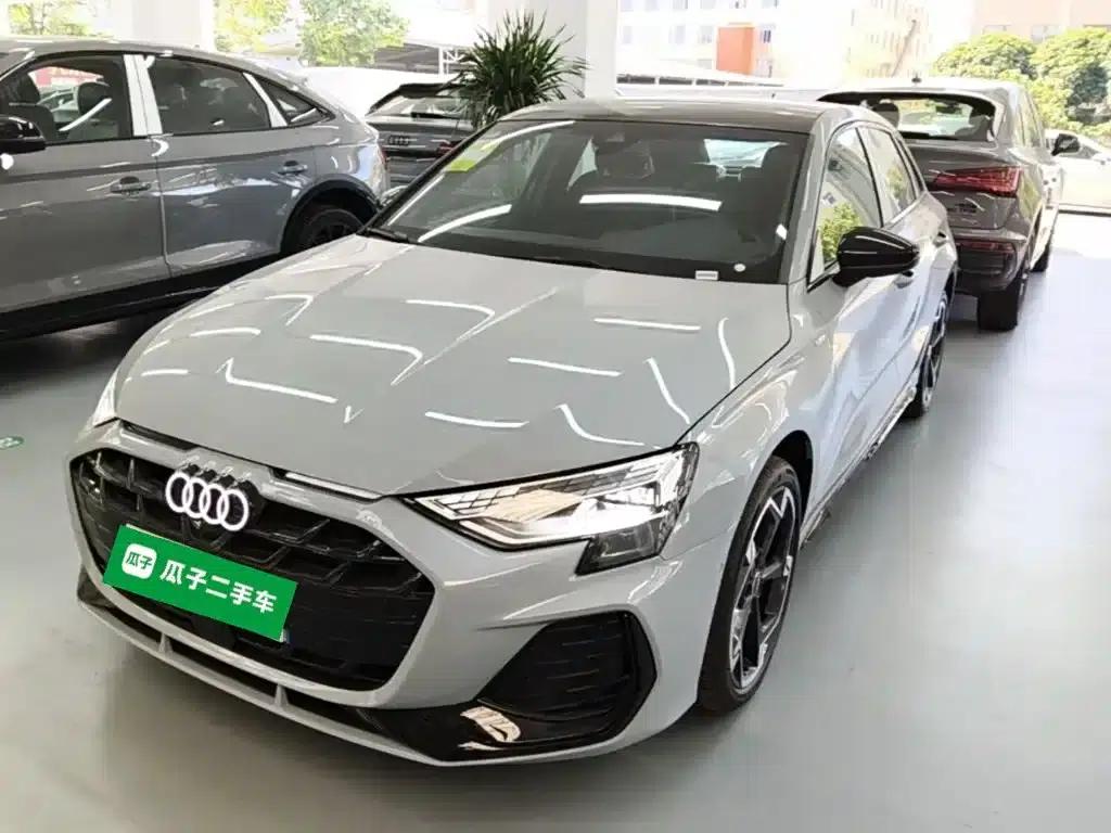 Audi A3 2026 Sportback 35TFSI Flying Spur Luxury Edition + Luxury Package — миниатюра 1