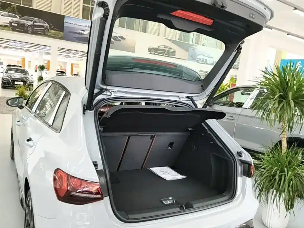 Audi A3 2026 Sportback 35TFSI Flying Spur Luxury Edition + Luxury Package — миниатюра 19